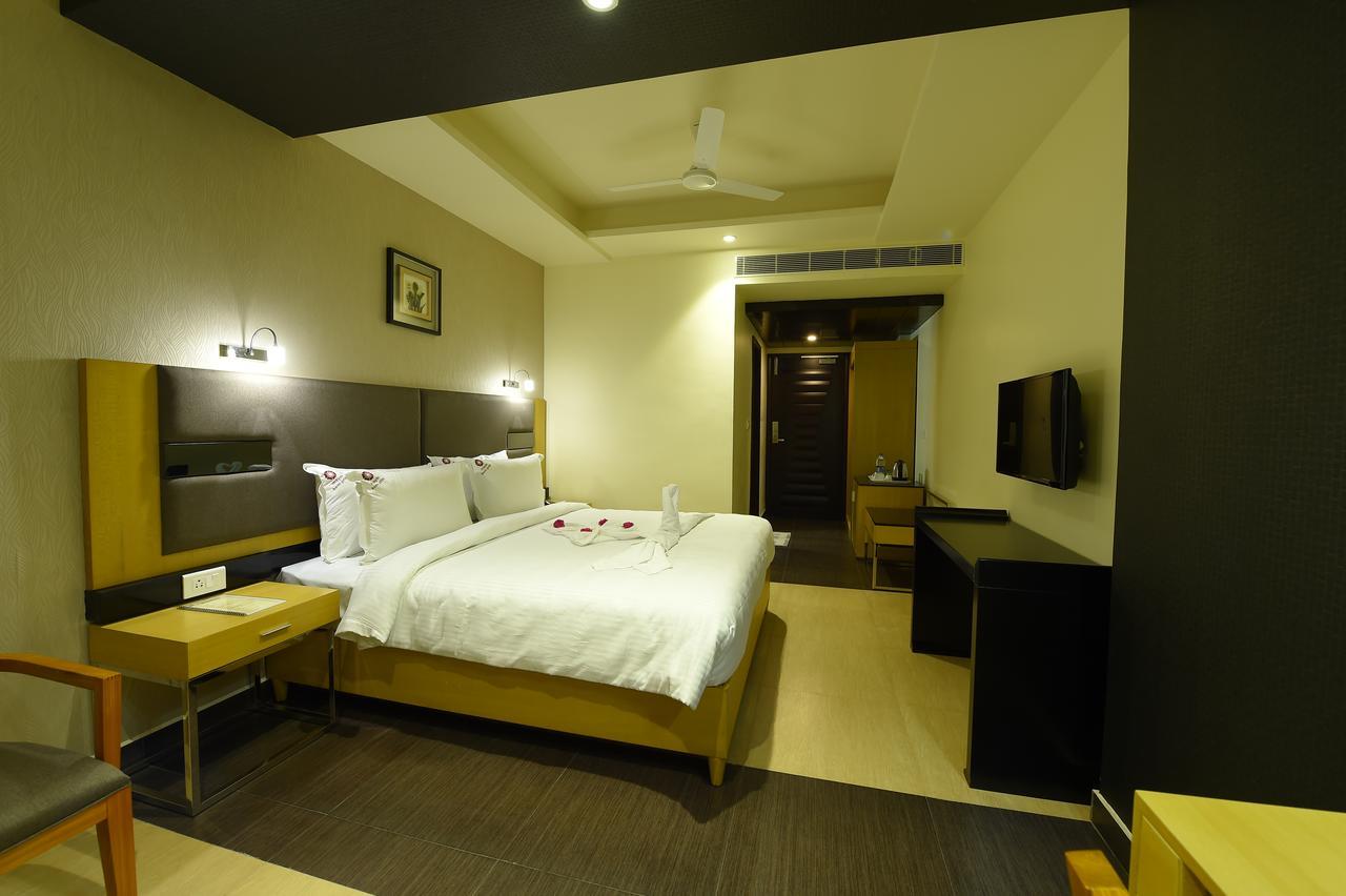 Mayas Kem Pride Hotell Tiruchirappalli Exteriör bild