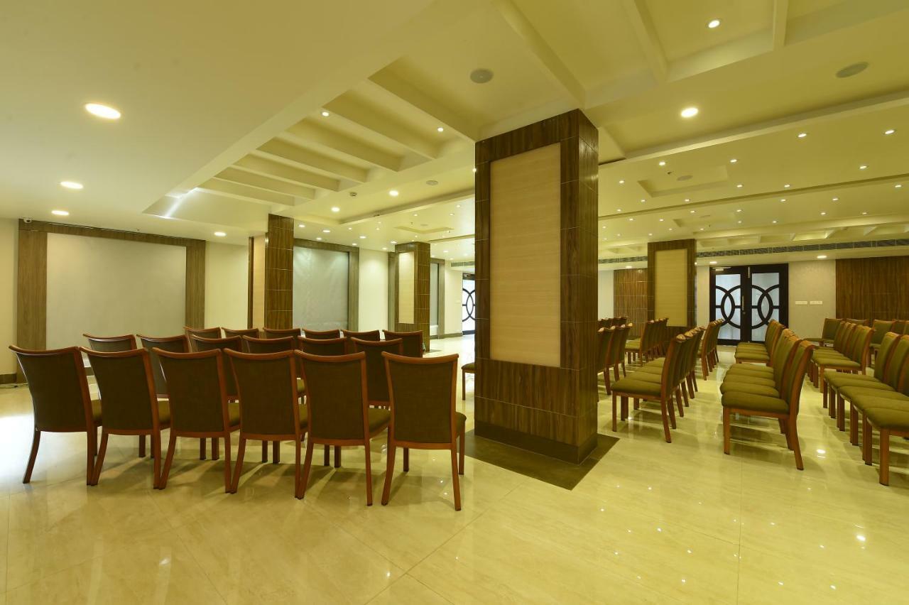 Mayas Kem Pride Hotell Tiruchirappalli Exteriör bild