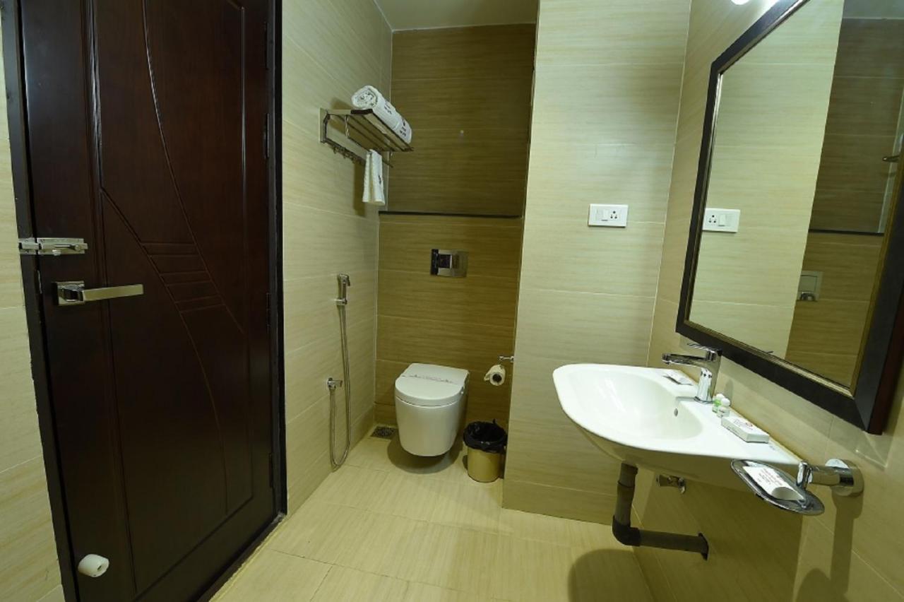 Mayas Kem Pride Hotell Tiruchirappalli Exteriör bild